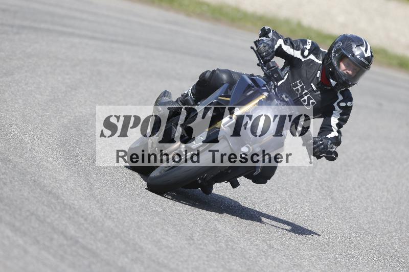 /Archiv-2025/09 22.04.2025 Cornu Master School ADR/rot-rouge/12